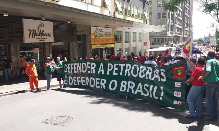 In support of Petrobras demonstraton in Porto Alegre - Flavio Ihla/O Globo